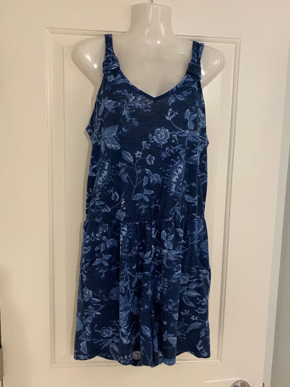 Sleeveless blue floral romper S/P